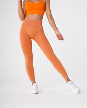 Load image into Gallery viewer, Sunset Orange Curve Seamless Leggings